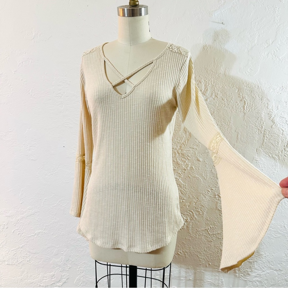 ALMOST FAMOUS Women’s Sz L Beige Lace Top BELL SLEEVES